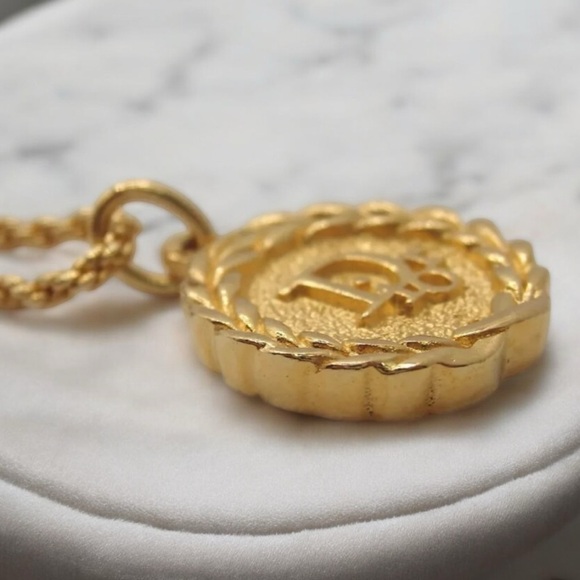 DIOR Signature Gold Necklace-16.5 in ππ₯π₯ - Picture 4 of 11